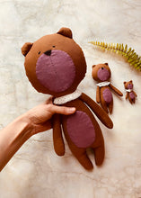 Load image into Gallery viewer, Free PDF Pattern / Cute Bear Dolls
