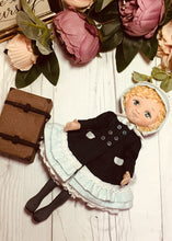 Load image into Gallery viewer, 25cm Doll Pattern / (J) Sara &amp; Suitcase (Dress-Up)
